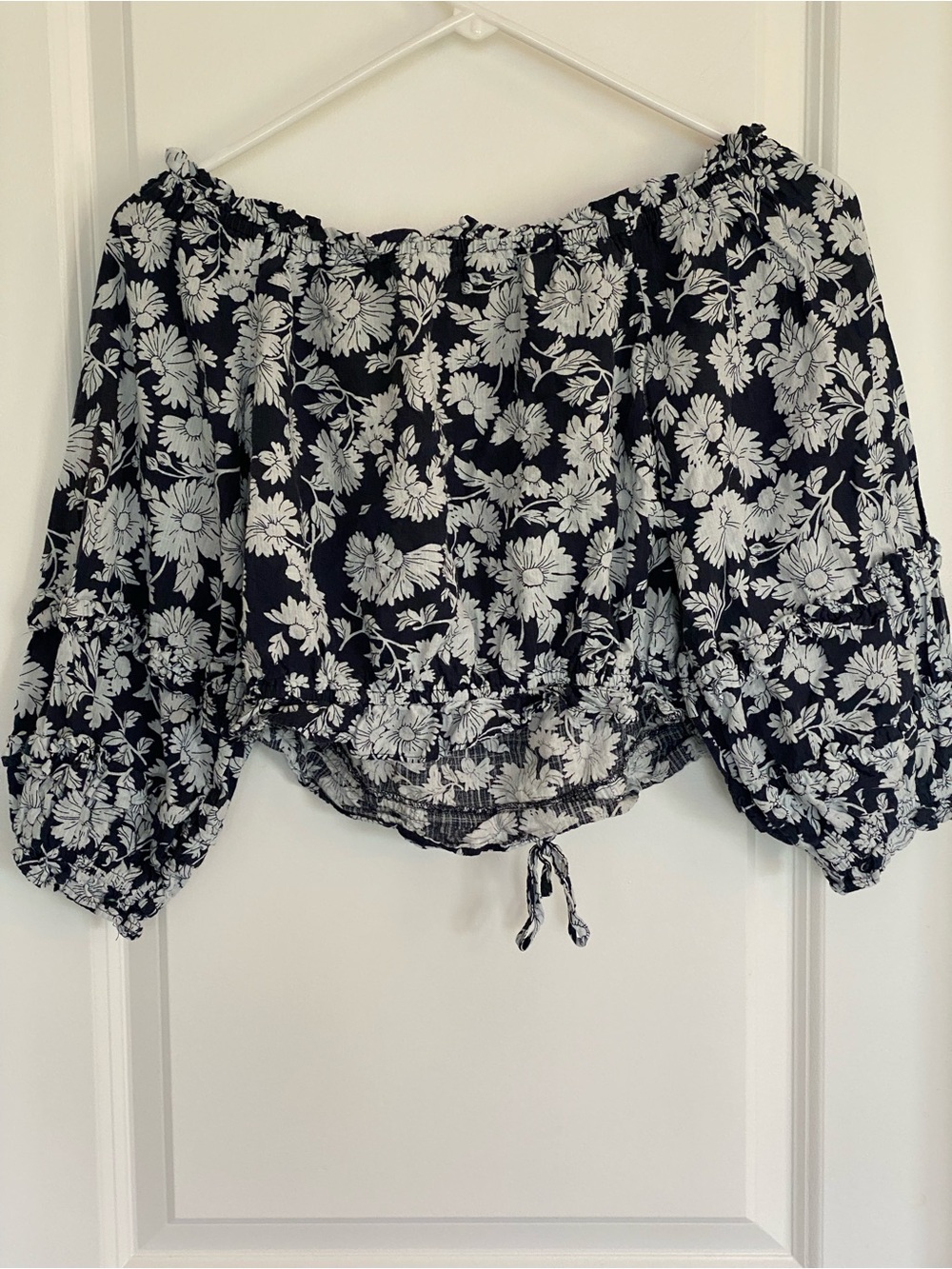 LC Lauren Conrad Off-The-Shoulder Puff Sleeve Top navy white floral print small